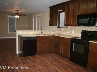 907 S Main St, West, TX 76691
