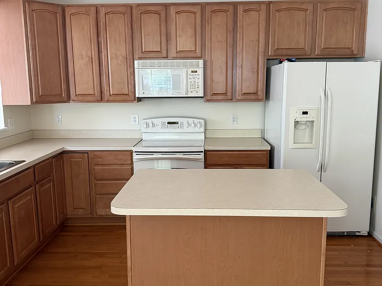737 Parev Way #1 — Photo 5