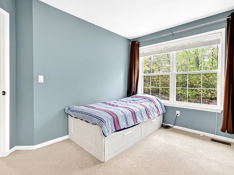 554 Adirondack Ct — Photo 31