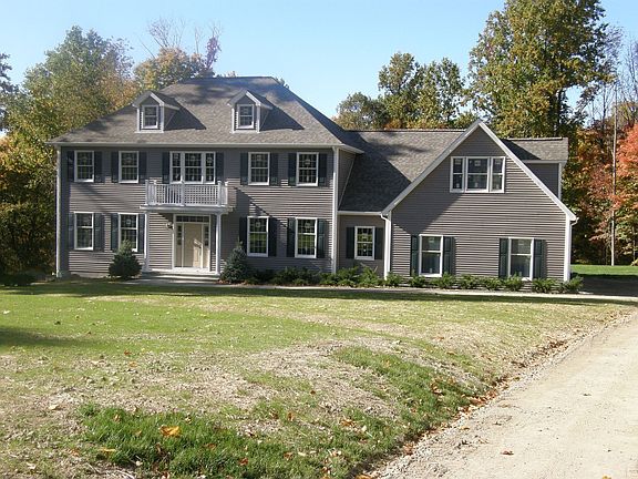 UNIQUE COLONIAL OFFERS PRIVACY & ON END OF CULDESAC!