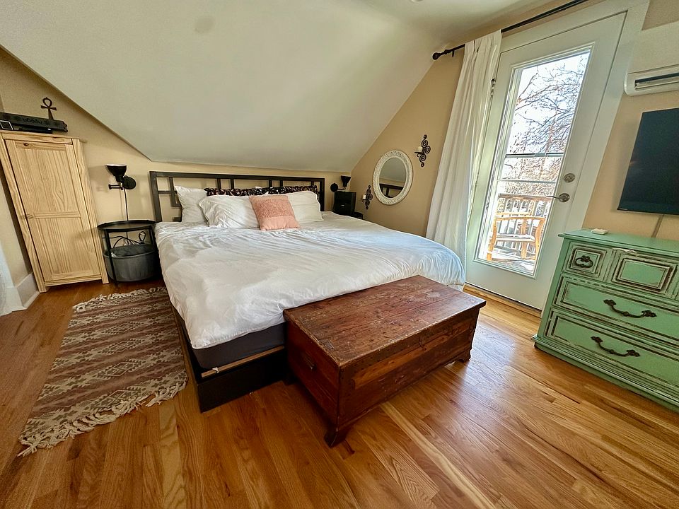 King size bed in upstairs bedroom