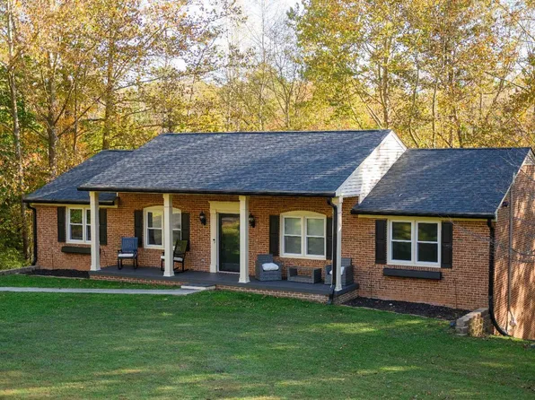 440 Fox Crest Dr, Lynchburg, VA 24502