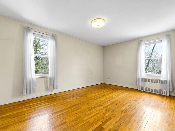3rd image of 82-40 Austin St Floor 6
