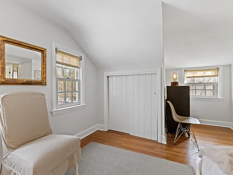 8 S Bedford Rd — Photo 28
