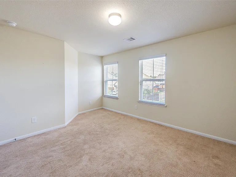 10907 Woodland Leaf Ln — Photo 17