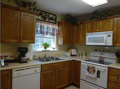 2nd image of 1999 Hardwood Ln