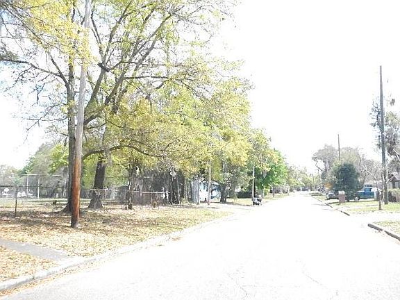 4th image of 462 W 63rd St