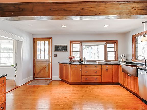 4th image of 153 Mountain Ave