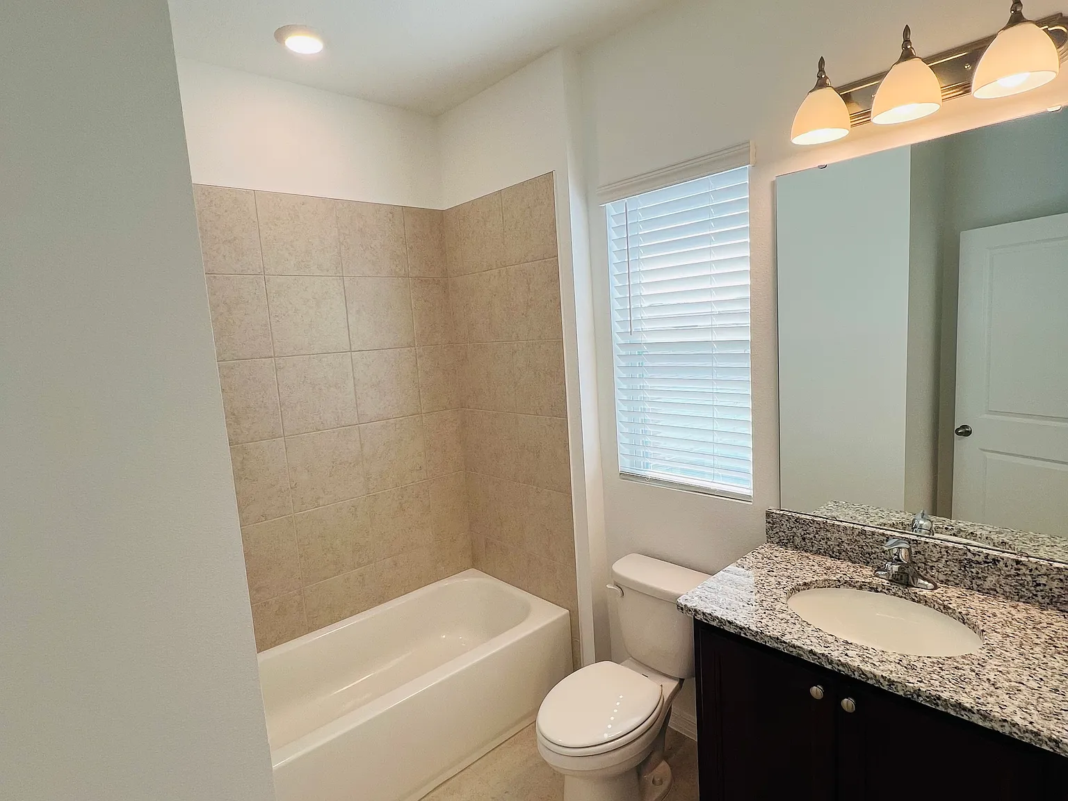 1 bed, 800 sqft, $1,800 — Photo 3