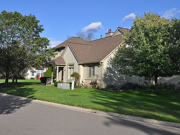 3rd image of 2560 Pine Dr #1