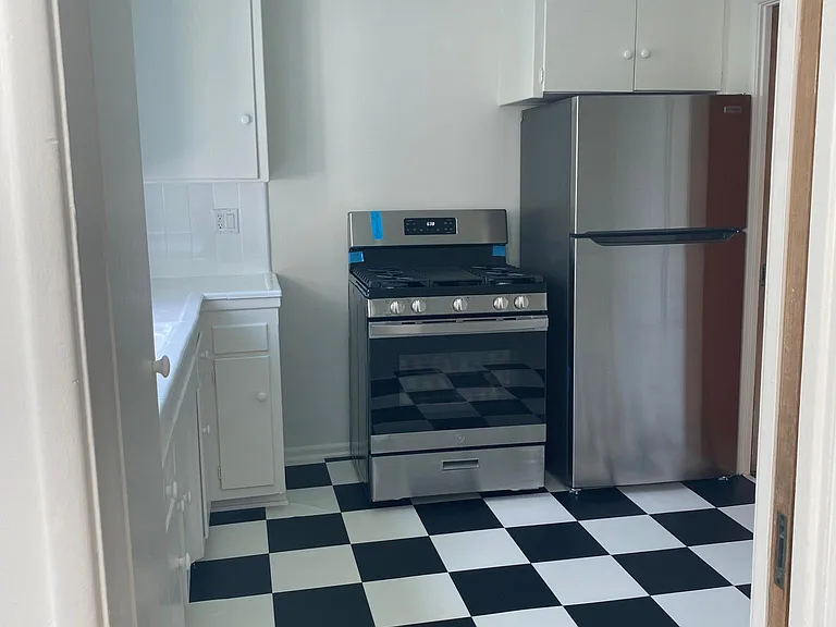 1221 N Flores St #4 — Photo 4