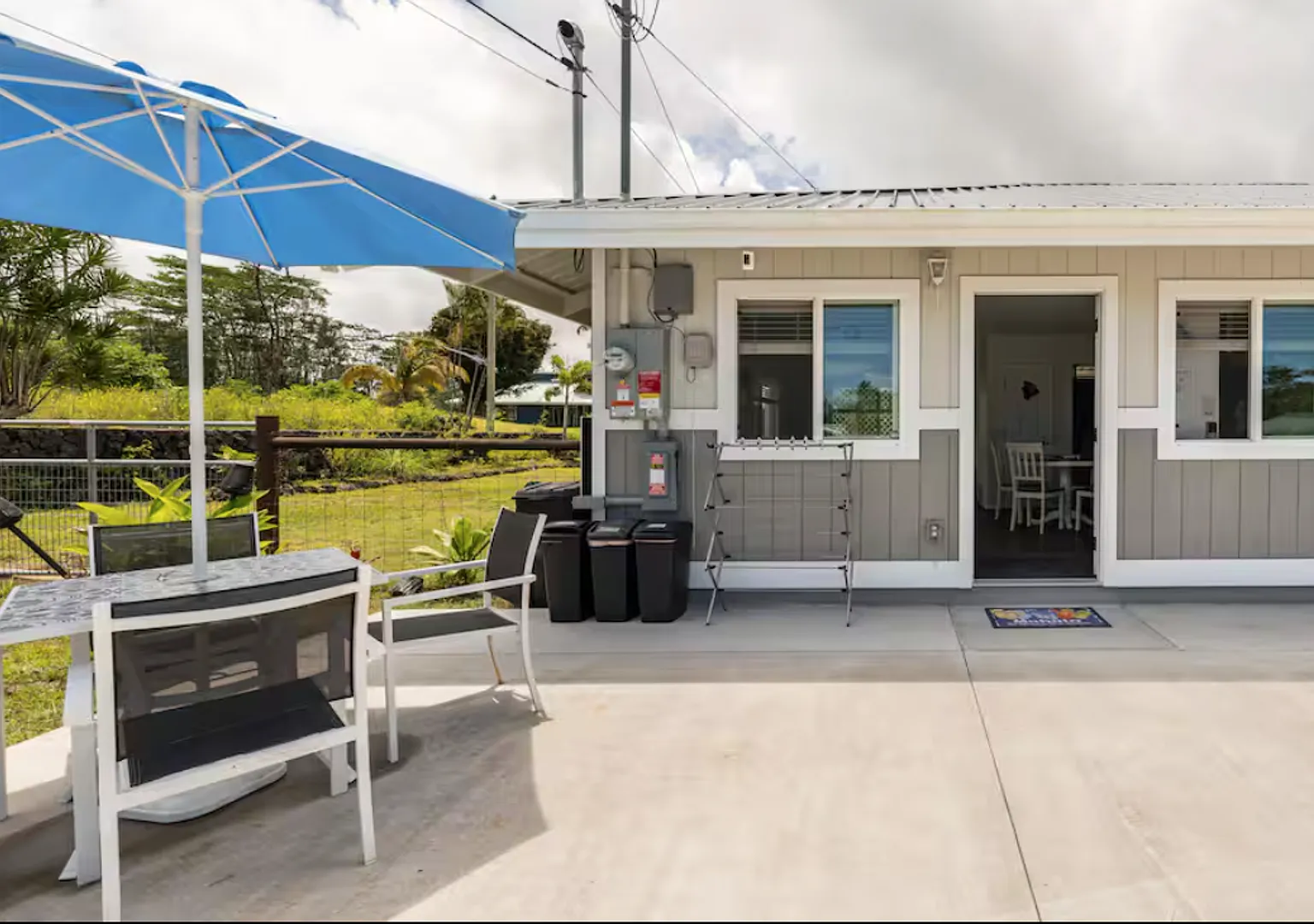 Pet-Friendly Furnished Studio in HPP | Fenced Yard Area — Photo 3