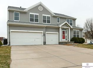 16123 Woodcrest Cir, Omaha, NE 68135