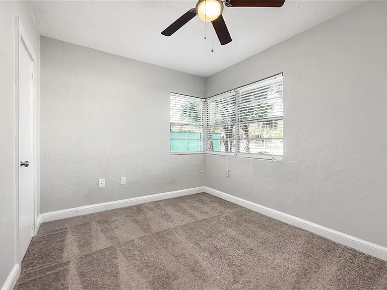 319 NW 16th Ave — Photo 22