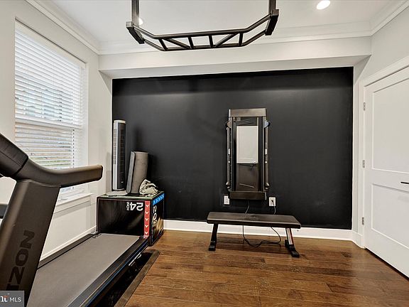 4th image of 10316 Grosvenor Pl