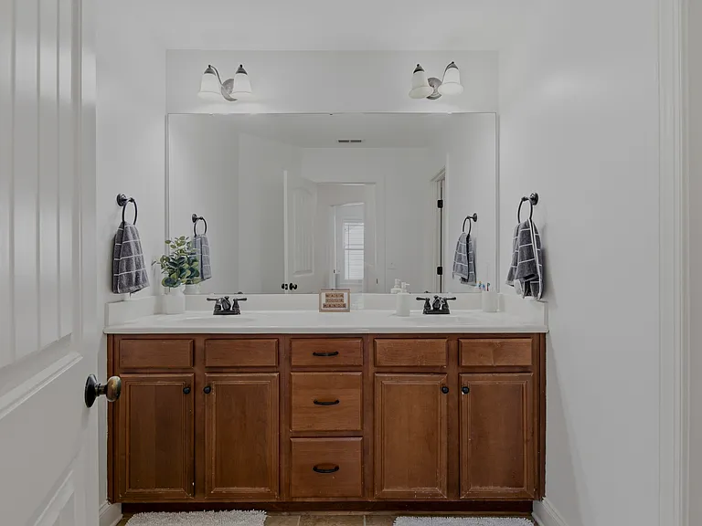 73 Falconridge Dr — Photo 32