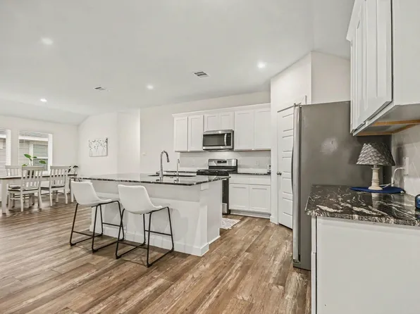 8830 Colicroot Dr, Rosharon, TX 77583