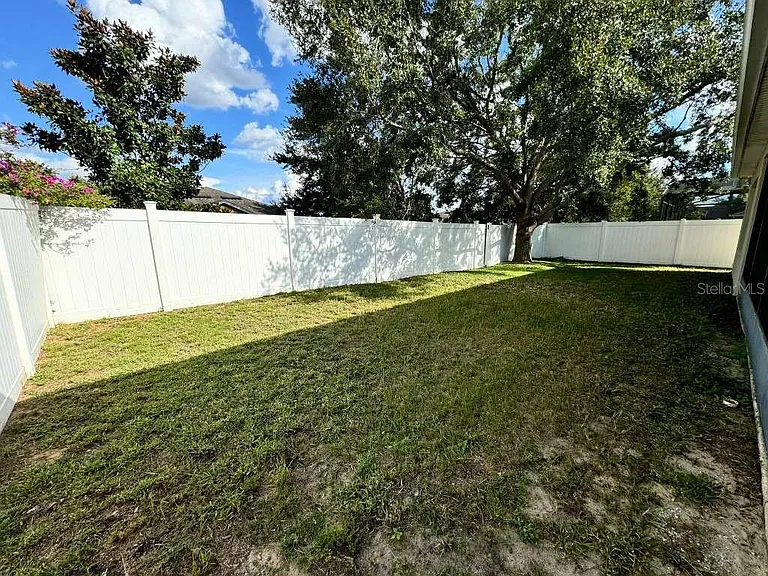 221 Towerview Dr E — Photo 4