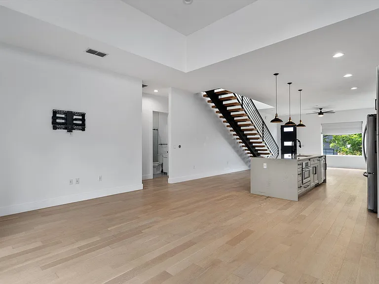 4712 Reyes St #1 — Photo 11