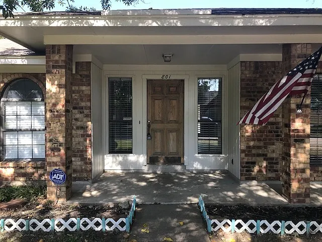 Building Photo - 801 Bass Dr