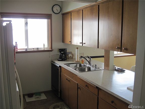 3rd image of 100 N Tillicum Beach Ln