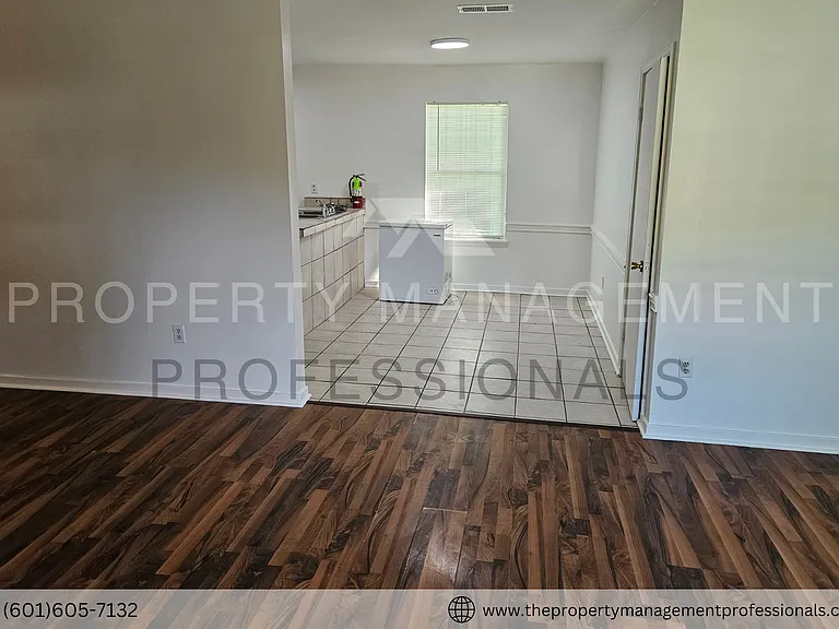 1732 Brookhollow Cir — Photo 6