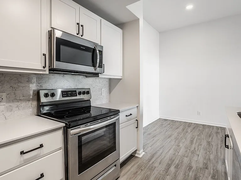 Sundance Apartments — Photo 8