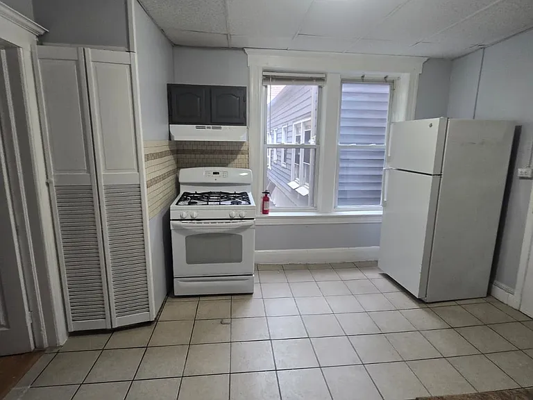 166 8th St #4AA — Photo 4