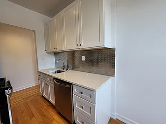 Rented by R New York