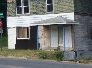 1387 E Riverside Dr, Ionia, MI 48846