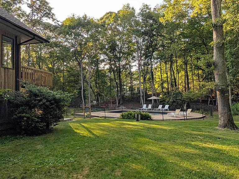 Glenview Dr — Photo 21