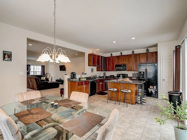 458 Jacobsen Dr #1 — Photo 8