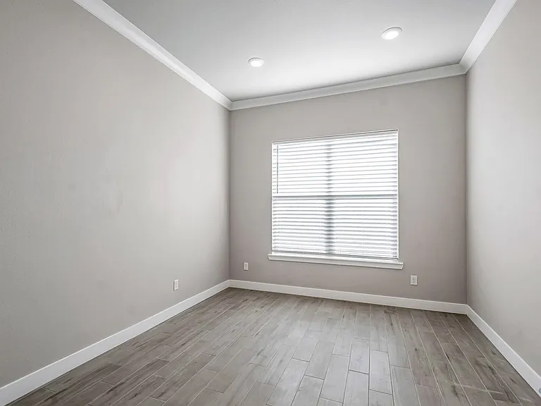 2405 Bastrop Ave — Photo 9