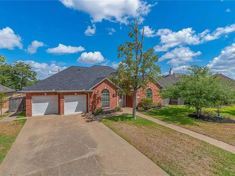 305 Stoney Hills Ct — Photo 1