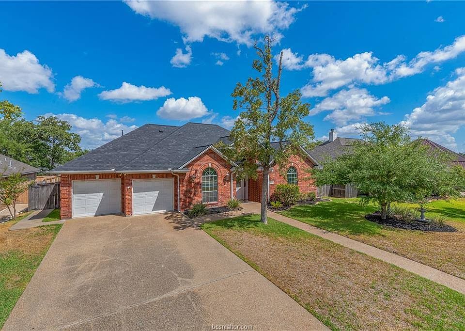 1st image of 305 Stoney Hills Ct