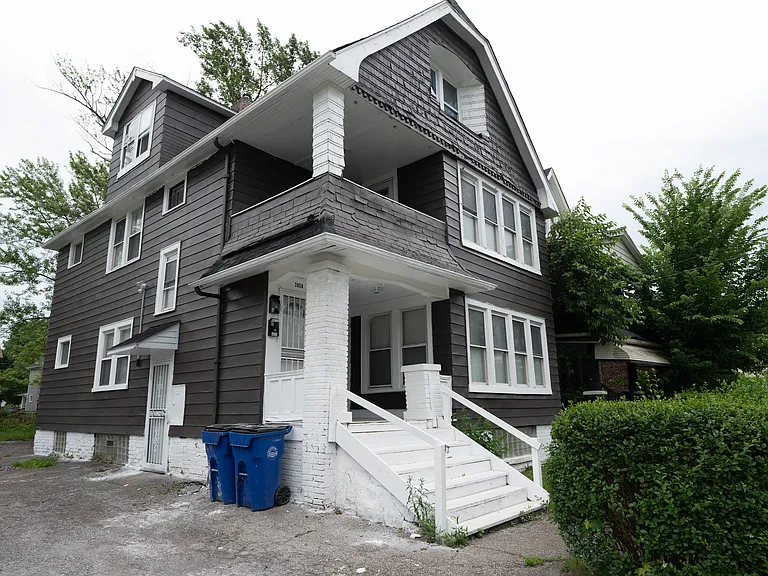 3659 E 131st St #B — Photo 6