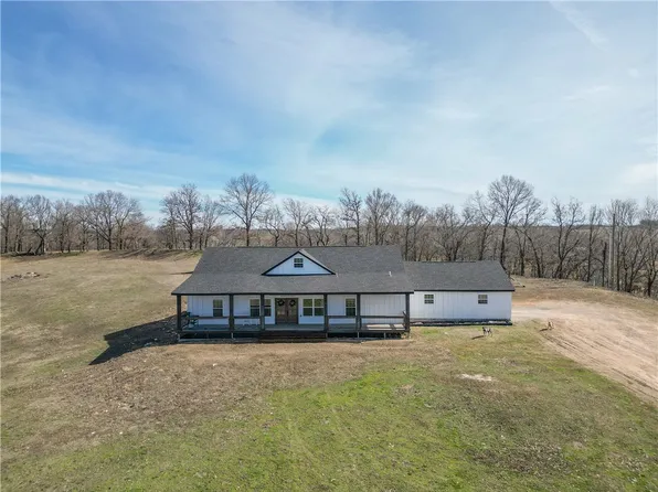 14950 Logan Cave Rd, Siloam Springs, AR 72761