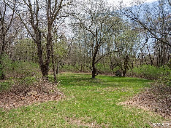 4th image of 133 Lake Hayward Road