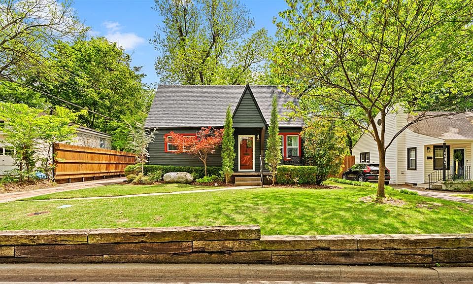 1st image of 1004 McFarland St