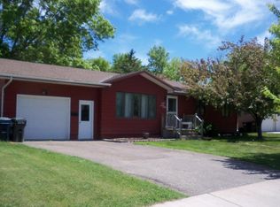 1104 Park Ln, Morris, MN 56267