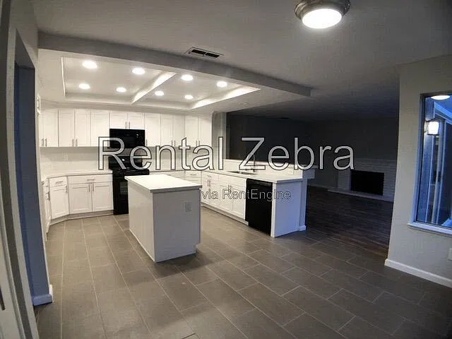 5 bed, 3.0 bath, 2675 sqft, $3,600 — Photo 2