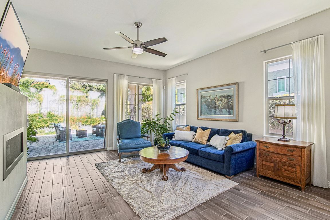 next background image