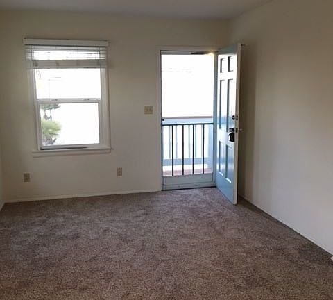 3rd image of 847 Jamaica Ct