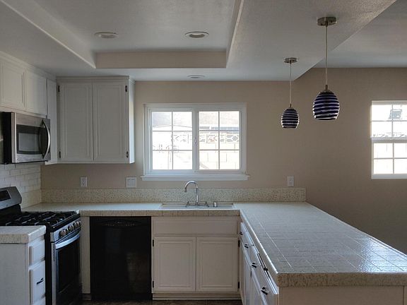 5th image of 746 N Baker Ave