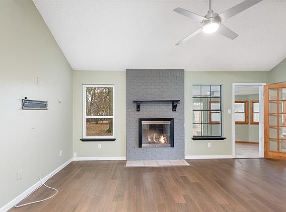 3rd image of 306 Mari Ct