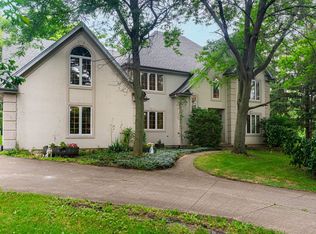21210 W Lakeview Pkwy, Mundelein, IL 60060