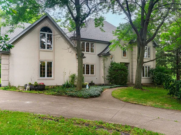 21210 W Lakeview Pkwy, Mundelein, IL 60060