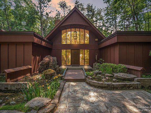 4th image of 2755 Parkridge Dr
