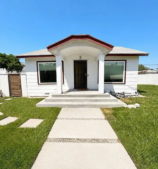 2703 Obama Blvd — Photo 1