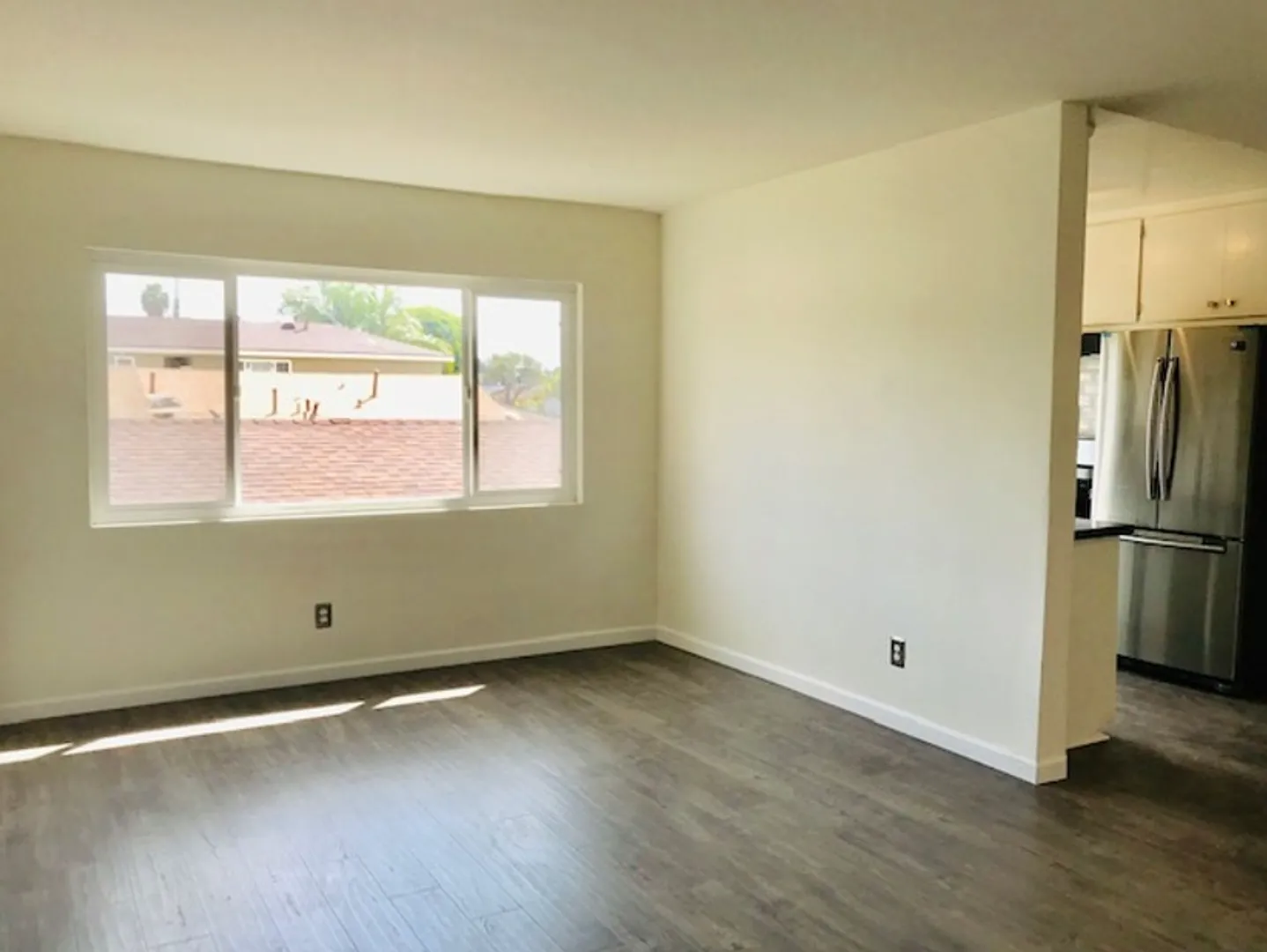 539 E Hyde Park Place — Photo 4